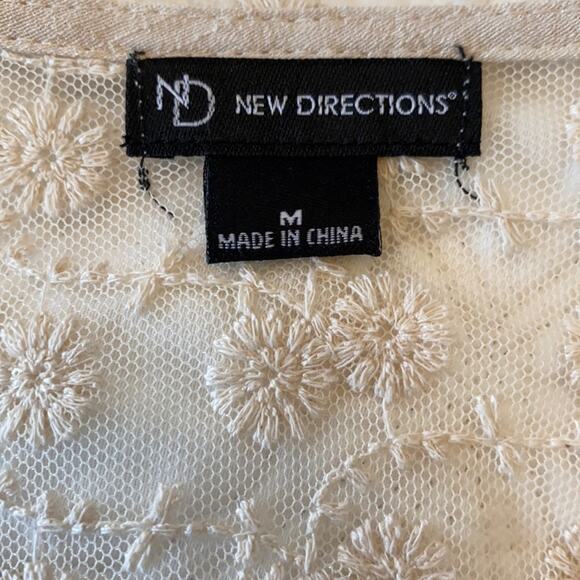 Beige New Directions Tayo  Tunic with Lace Trim Size Medium - Picture 8 of 9